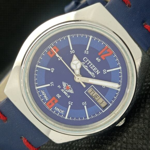 Vintage 1985 Citizen Automatic Mens Silver Watch W/daydate & Blue accents - Picture 1 of 8